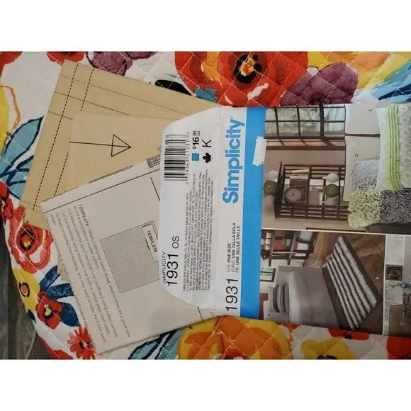 Simplicity Fleece Fringe Rugs Pillows Sewing Pattern 1931 New Uncut Shaggy Rugs - Picture 4 of 4